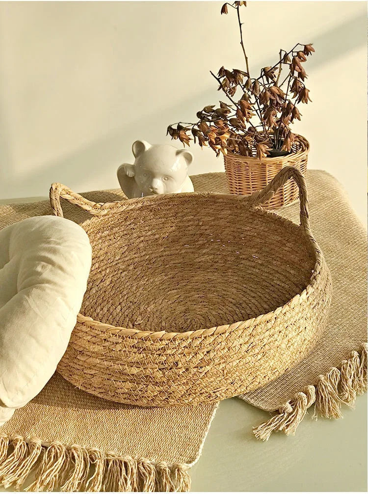 The LillyGreen Woven Retreat™ – Chic Natural Bed for Cozy Pets in Urban Spaces