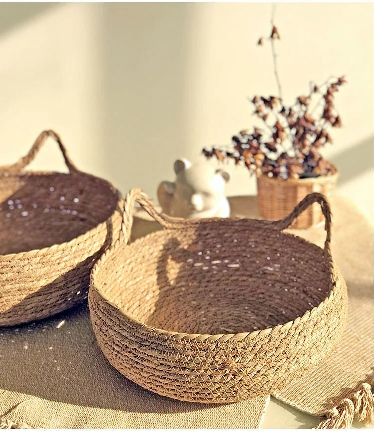 The LillyGreen Woven Retreat™ – Chic Natural Bed for Cozy Pets in Urban Spaces